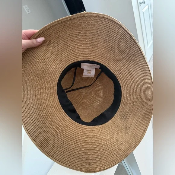 Wide Brim Straw Sun Hat with Black Pom Trim - Beachplease BNWOT - Picture 6 of 6